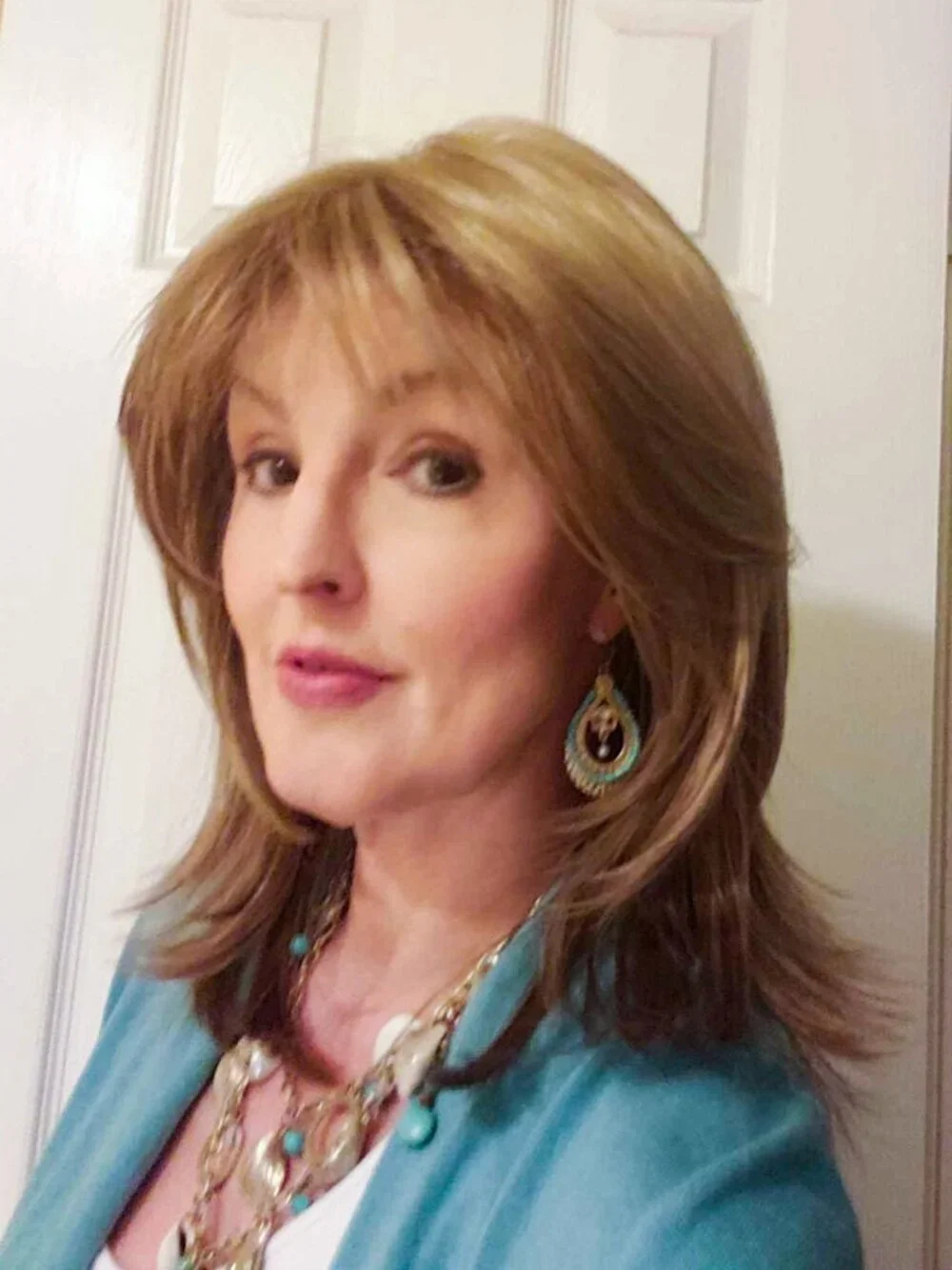 RENE of PARIS JADE Retro Shag Wig in the color Vanilla Bean - EUC